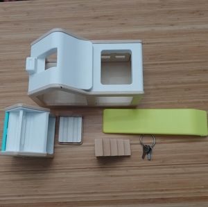 Lovevery Modular Playhouse With Playhouse Accessories